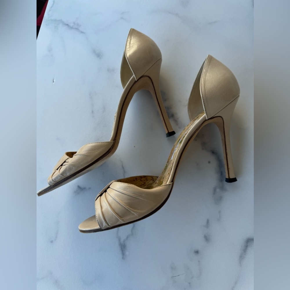 Manolo Blahnik Tan Leather D’orsay Heels Open Toe Floral Insoles Size 39 - Picture 4 of 7